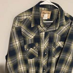 Wrangler Men's Navy and Green Plaid Snap Button Down Western Shirt